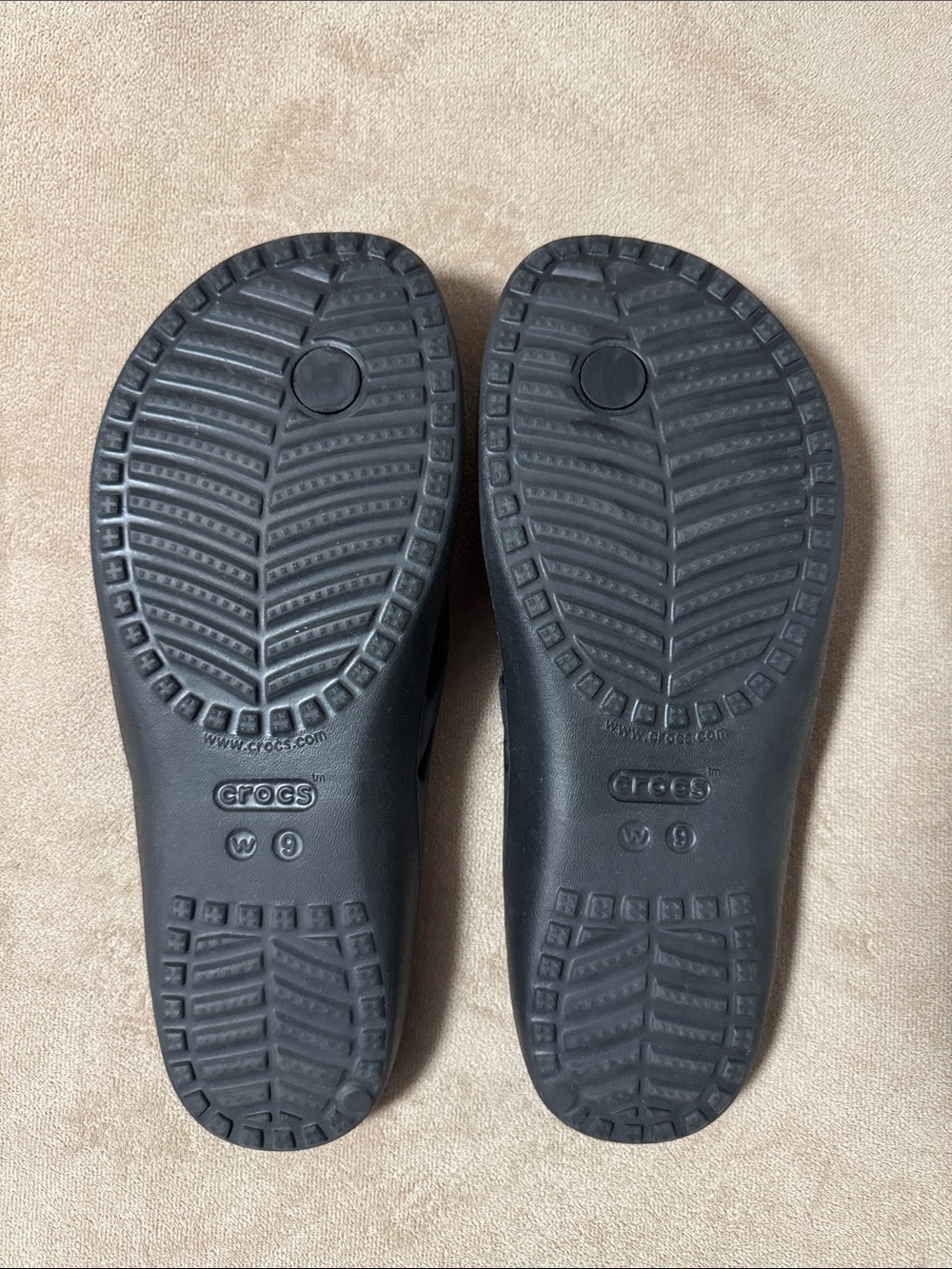 CROCS Women’s Black Comfort Flip-Flops - Picture 3 of 5